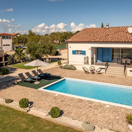 Casa Kamber With Pool Tinj