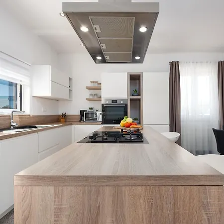 Casa Kamber With Pool Tinj