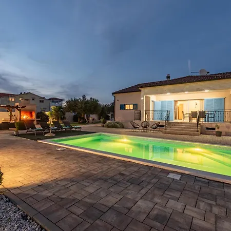 Casa Kamber With Pool Villa Tinj