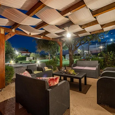 ヴィラ Casa Kamber With Pool *