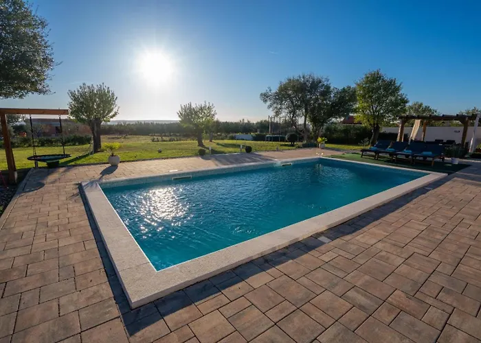 Casa Kamber With Pool Tinj