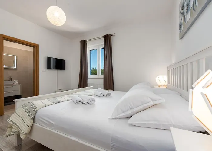 Casa Kamber With Pool Tinj