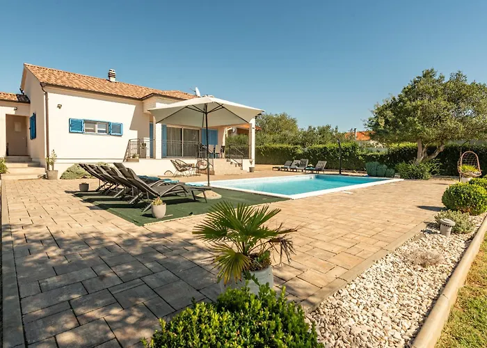 Casa Kamber With Pool Tinj