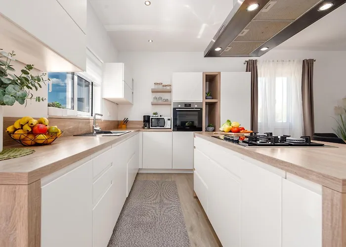 Casa Kamber With Pool Villa Tinj