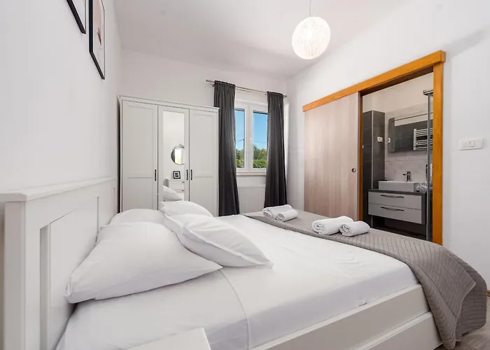 Villa Casa Kamber With Pool Tinj