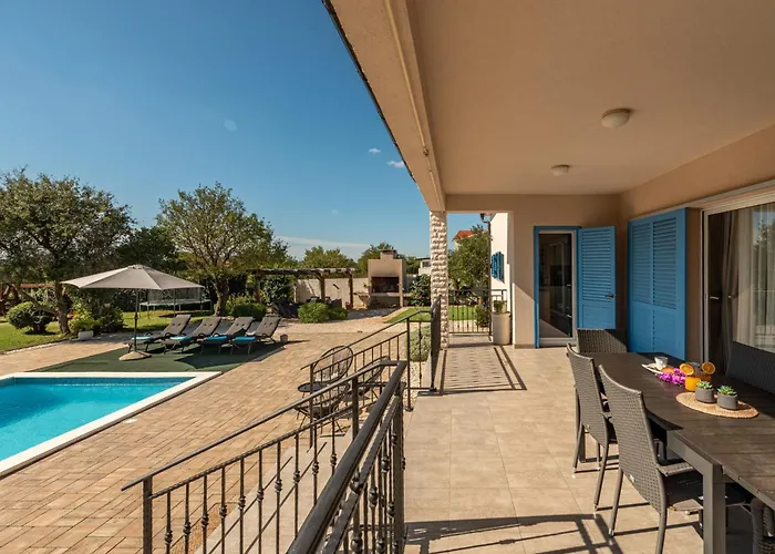 Casa Kamber With Pool Tinj