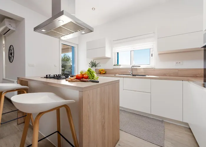 Villa Casa Kamber With Pool Tinj