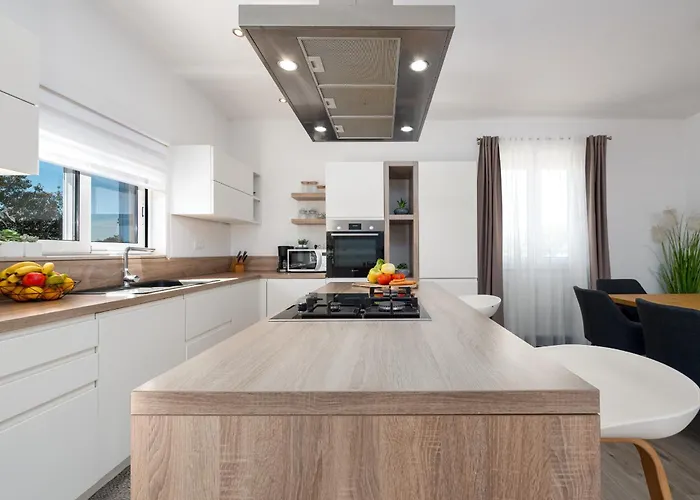 Casa Kamber With Pool Tinj