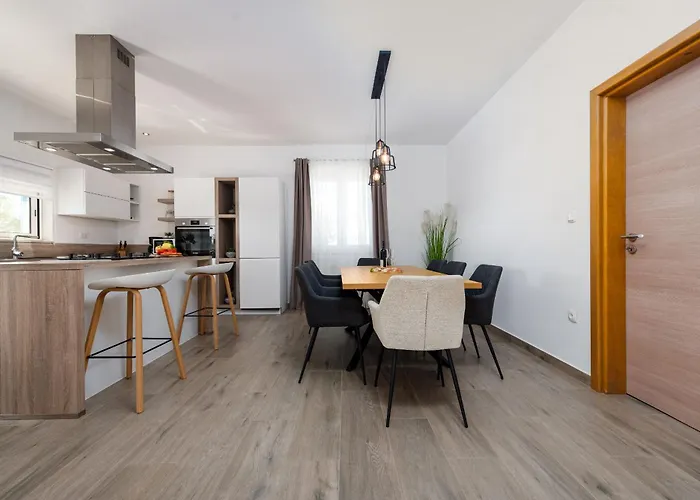 Casa Kamber With Pool * Tinj