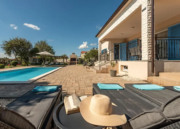 Casa Kamber With Pool Villa