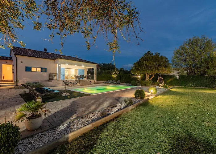 Villa Casa Kamber With Pool Tinj