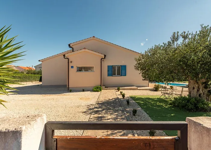 Casa Kamber With Pool Villa Tinj