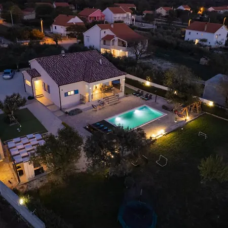 Villa Casa Kamber With Pool Tinj