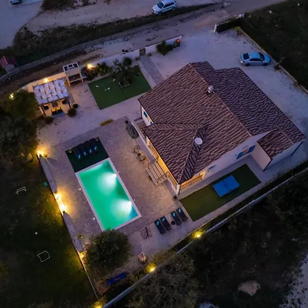 Casa Kamber With Pool Tinj