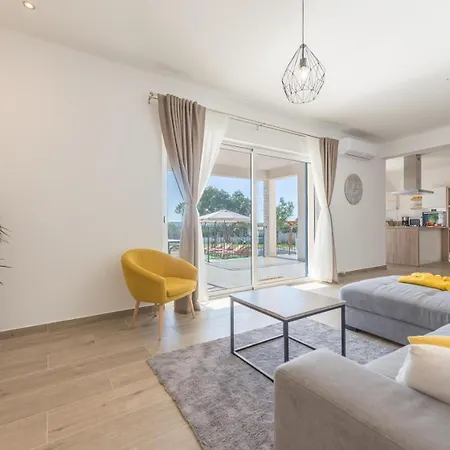 Casa Kamber With Pool Villa Tinj