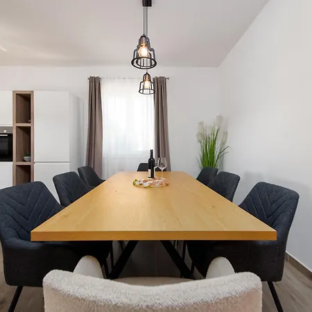 Villa Casa Kamber With Pool Tinj