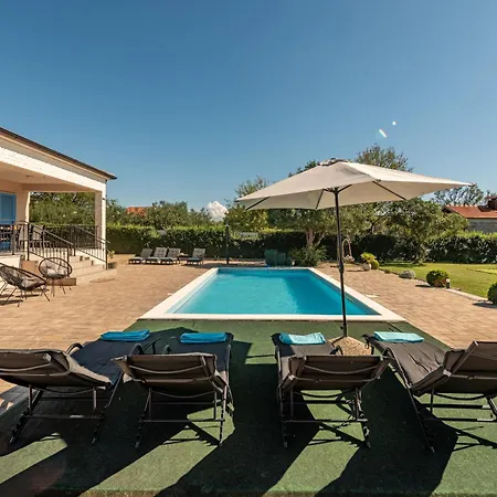 Casa Kamber With Pool וילה
