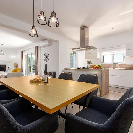 Villa Casa Kamber With Pool *