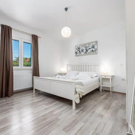 וילה Casa Kamber With Pool