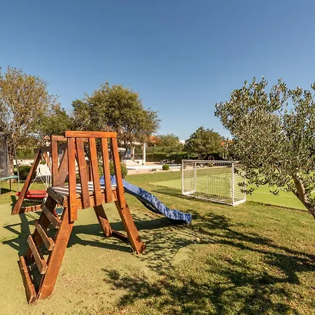 Casa Kamber With Pool וילה Tinj
