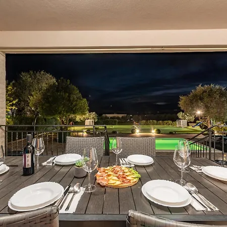 Casa Kamber With Pool וילה