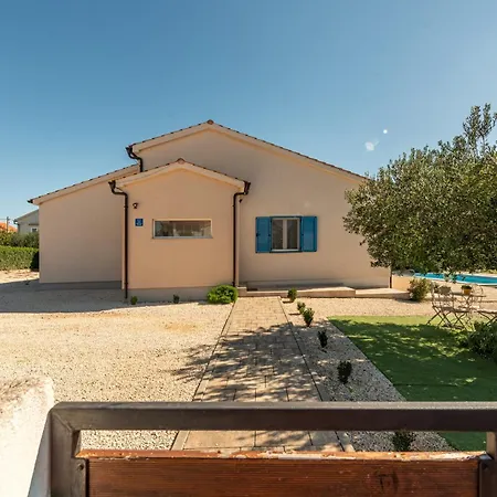 Casa Kamber With Pool Villa Tinj