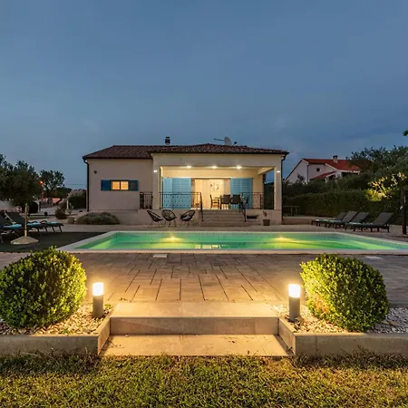 Villa Casa Kamber With Pool Tinj