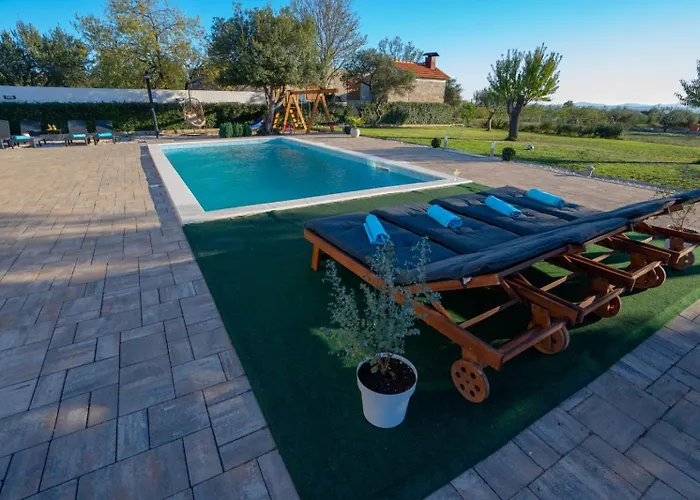 Casa Kamber With Pool Tinj