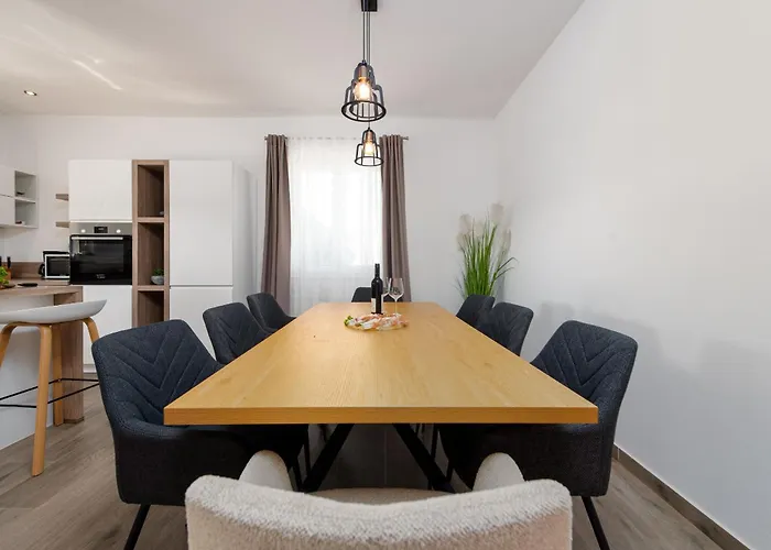 Вилла Casa Kamber With Pool Tinj