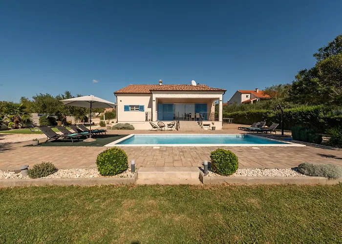 Casa Kamber With Pool * Tinj