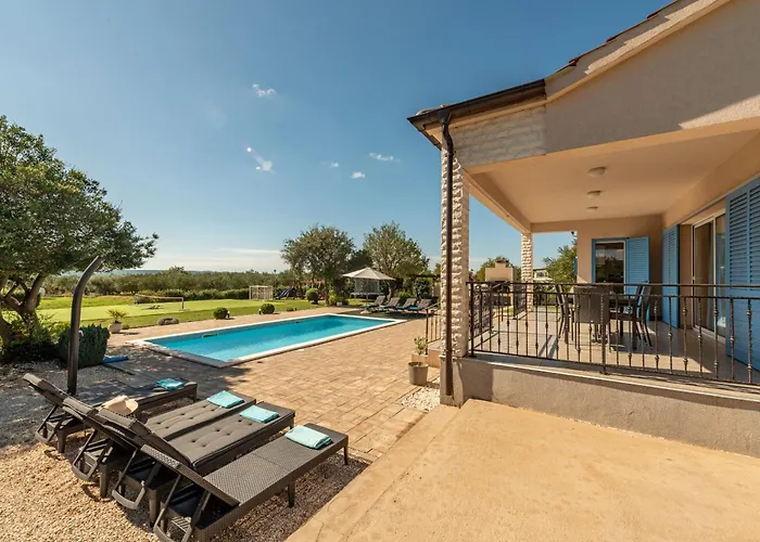 Casa Kamber With Pool * Tinj