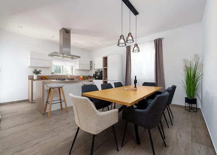 Вилла Casa Kamber With Pool