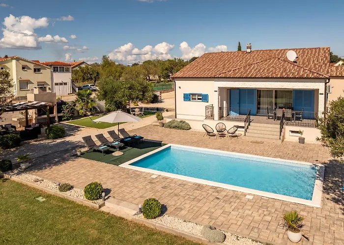 Casa Kamber With Pool Tinj