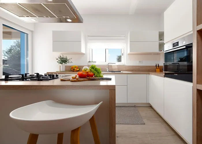 Вилла Casa Kamber With Pool Tinj