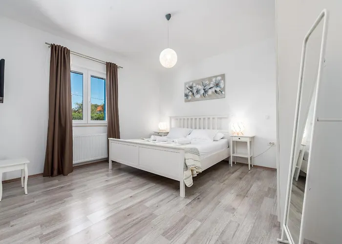 Вилла Casa Kamber With Pool