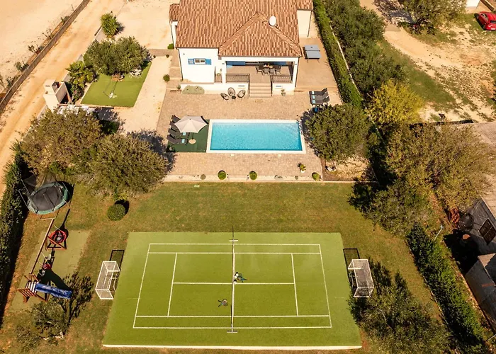 Вилла Casa Kamber With Pool